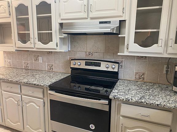 3rd image of 601 Sandy Creek Dr