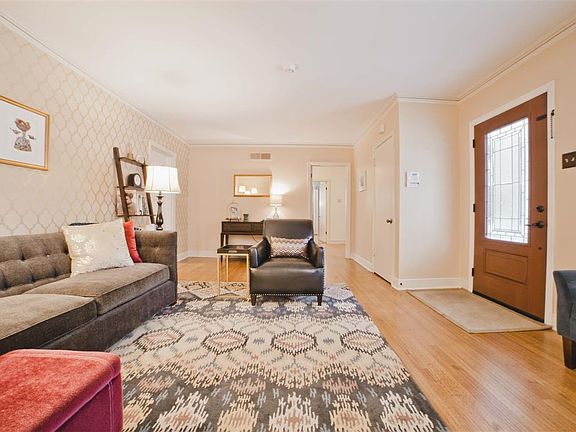 3rd image of 3377 N Northwood Dr