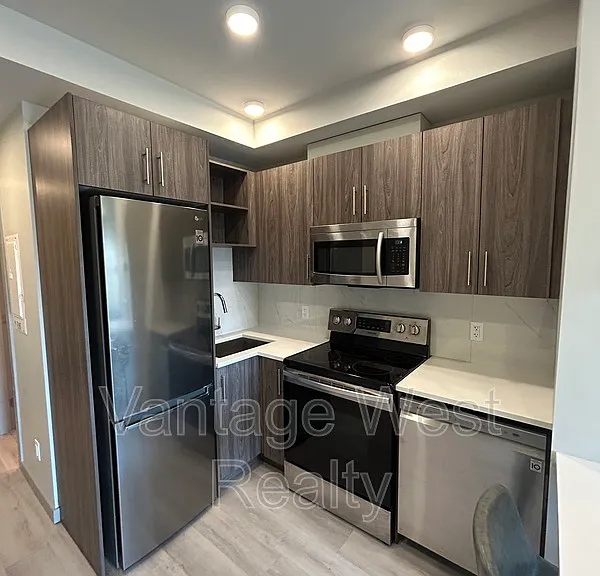345 Dougall Rd N #209 — Photo 2