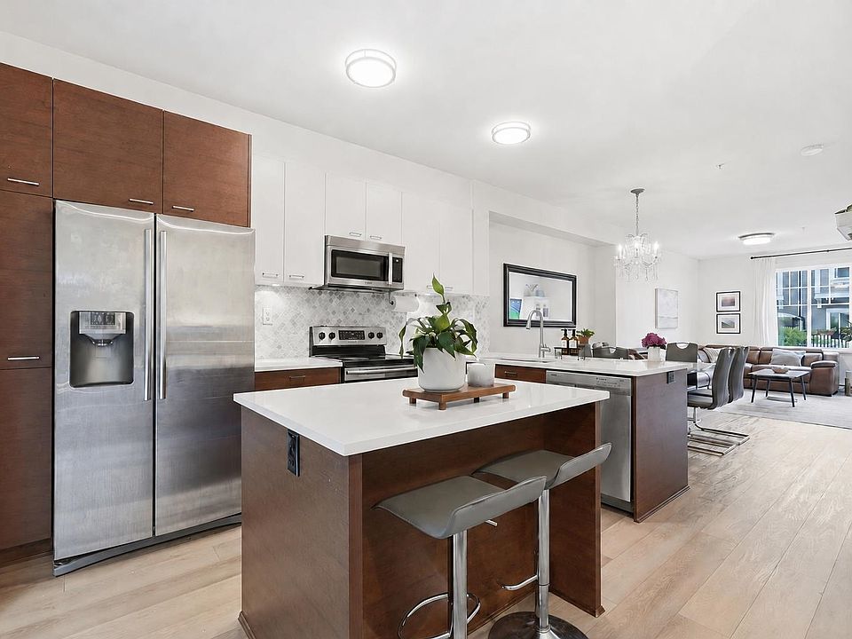 1st image of 3010 Riverbend Dr #88