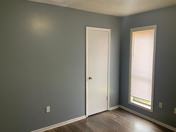 3rd image of 4455 Sandy Park Dr