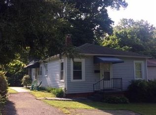 1049 3rd St SE, Hickory, NC 28602