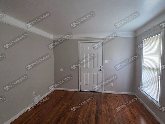 5th image of 19335 Hoover St