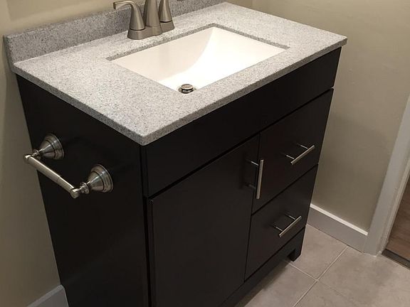 3rd image of 40 Glen Eyrie Ave APT 21