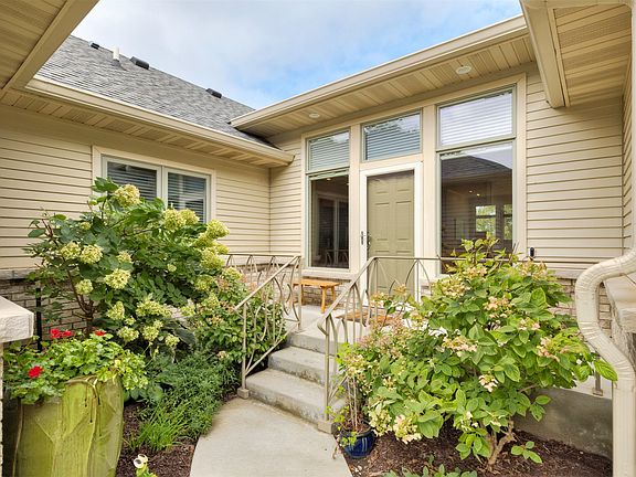 2nd image of 2833 SW 30th St