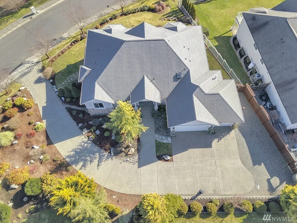 4 bed, 3.5 bath, 4500 sqft, $4,500 — Photo 1