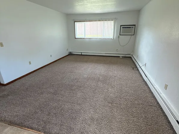 BK- Emerald 904 Apartment, 904 13th St NE #7, Jamestown, ND 58401