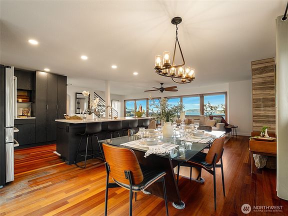 5th image of 3617 Soundview Drive W