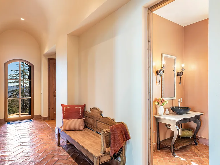 Guests powder room