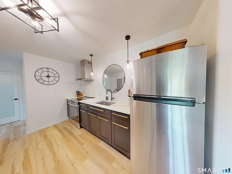 73 Horse Pond Rd #E — Photo 6