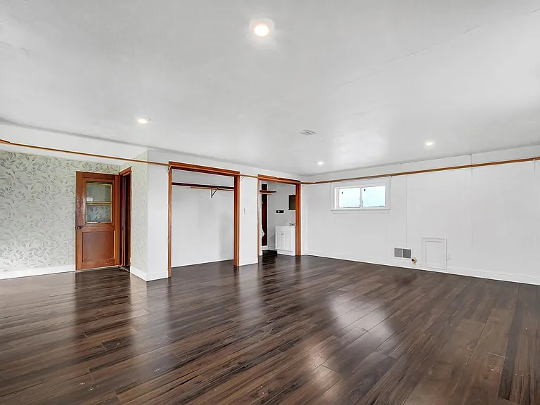 1301 Avenue I — Photo 19