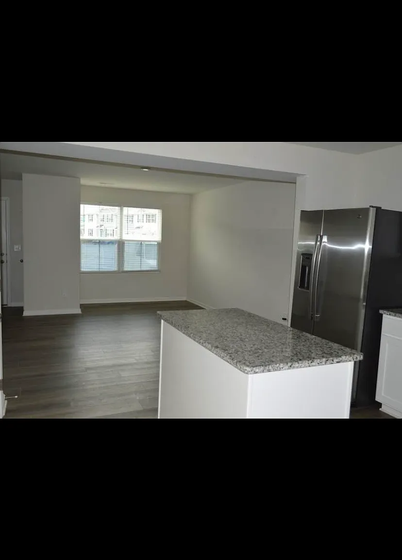 3 bed, 1280 sqft, $1,800 — Photo 4