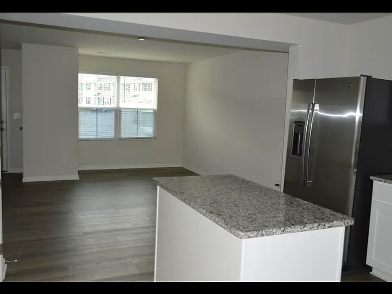 101 Forthside Way — Photo 4