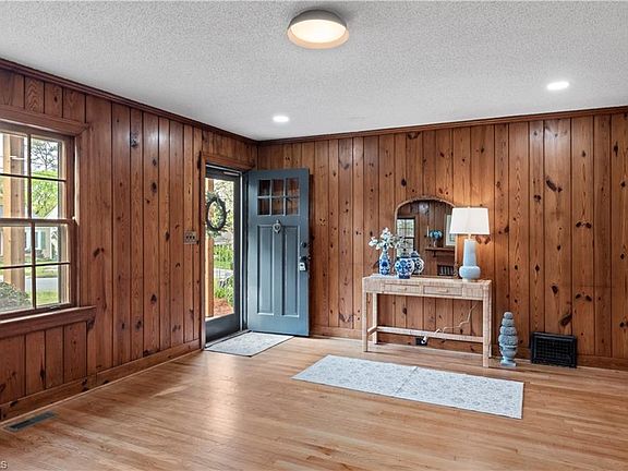 4th image of 2413 Walker Ave