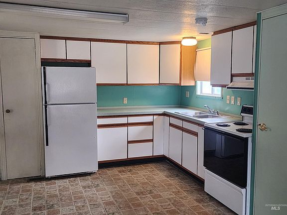 4th image of 1715 W Flamingo Ave Trailer 16