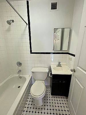 3rd image of 172 E 106th St #3H
