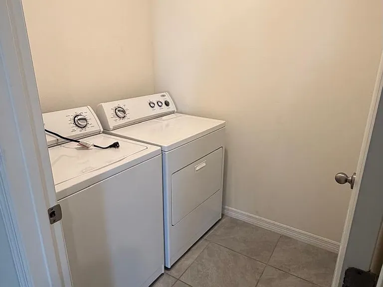 610 Grove St — Photo 18