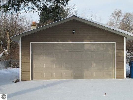 2nd image of 227 S 2nd St