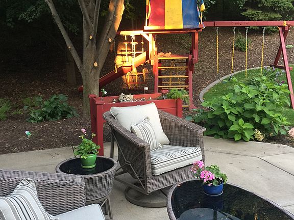 Backyard patio PRIVATE!