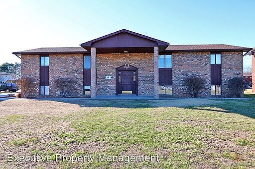 1st image of 325 East Ln