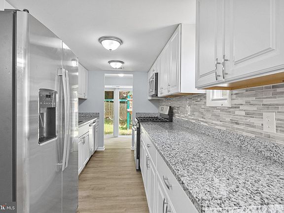 4th image of 2573 Paxton St