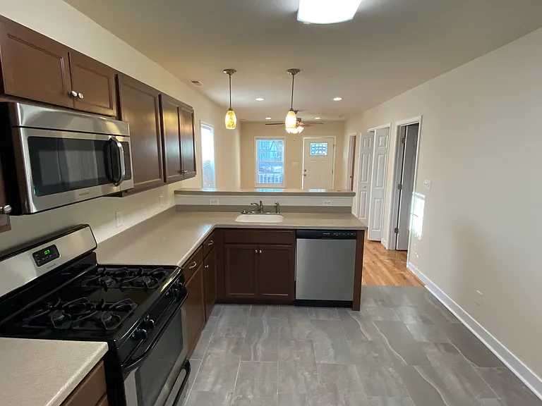 3200 Rosewood Ave — Photo 40