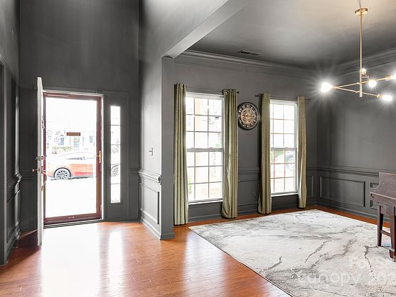 3rd image of 10444 Tintinhull Dr