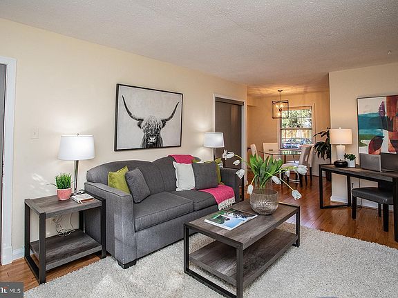5th image of 2605 Arlington Blvd APT 102