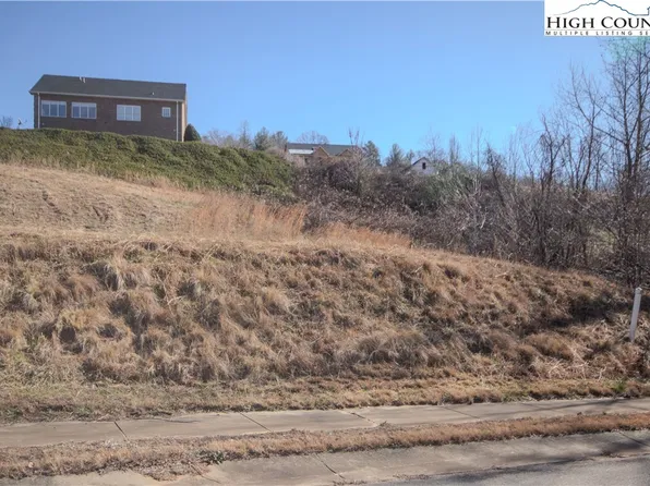 747 SE Chatsworth Street, Lenoir, NC 28645