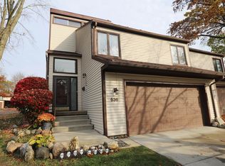 536 Oakbrook Cir, Flushing, MI 48433