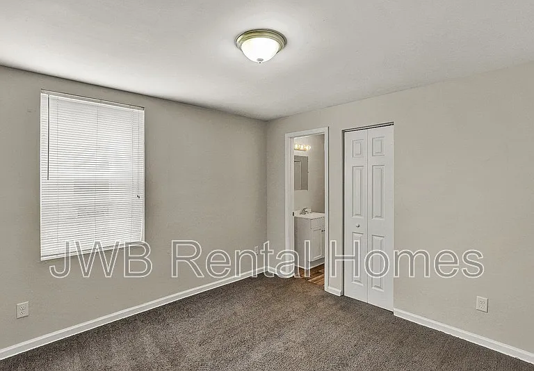 141 W 43rd St — Photo 8