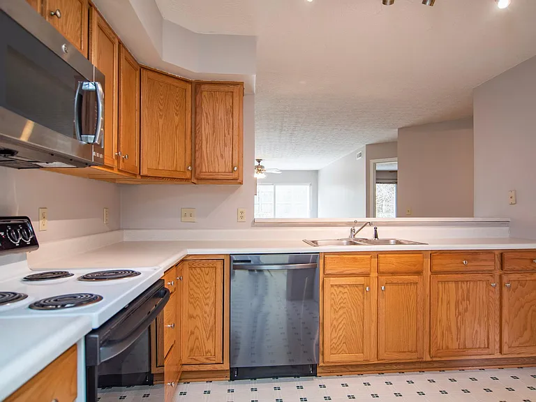 870 Southmeadow Cir #102 — Photo 14