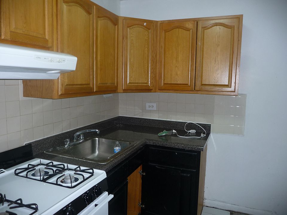 2nd image of 2040 E 19th St #6