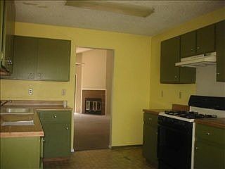 3rd image of 1423 Alma Dr