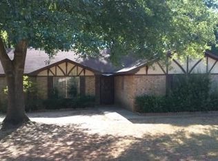 828 Range Rd, Palestine, TX 75801