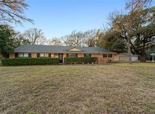 6304 Avon Dr, Waco, TX 76708