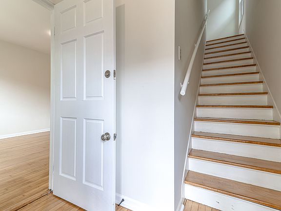 4th image of 2806 S 48th Ct