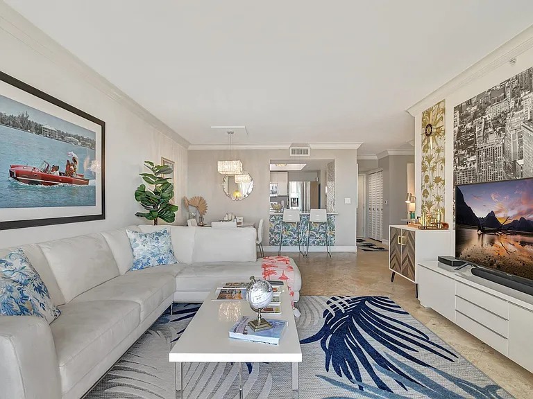 99 SE Mizner Blvd #823 — Photo 2