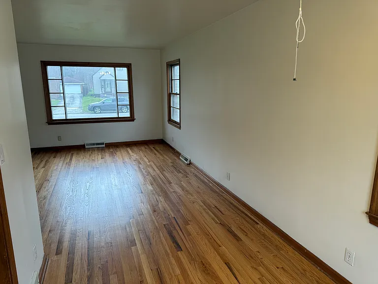 1158 Meadowbrook Ave SE — Photo 3
