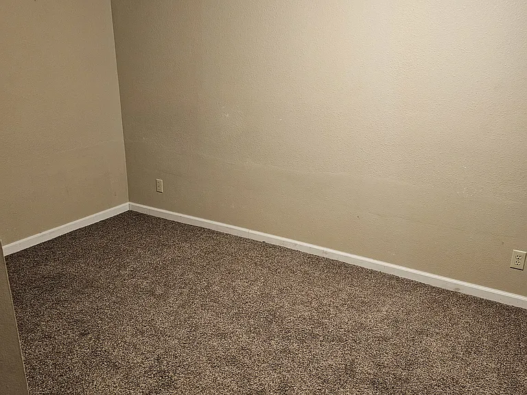 103 College Ct #D — Photo 34