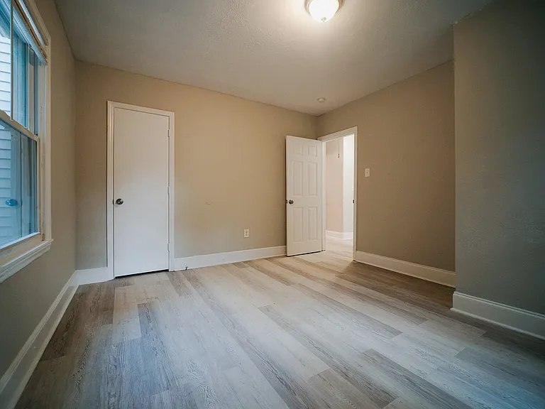 614 Ambassador St — Photo 20