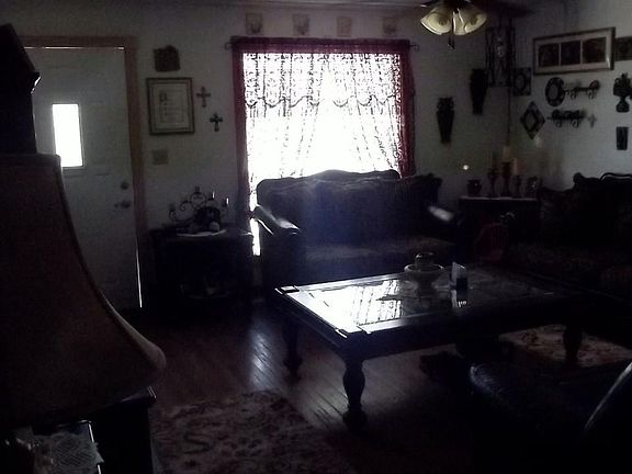 Living Room-Picture Window