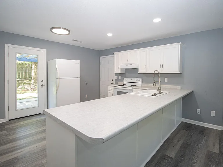 4712 Salem Dr — Photo 9