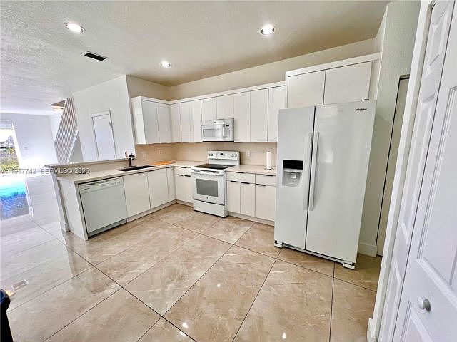 1st image of 2433 Pasadena Way