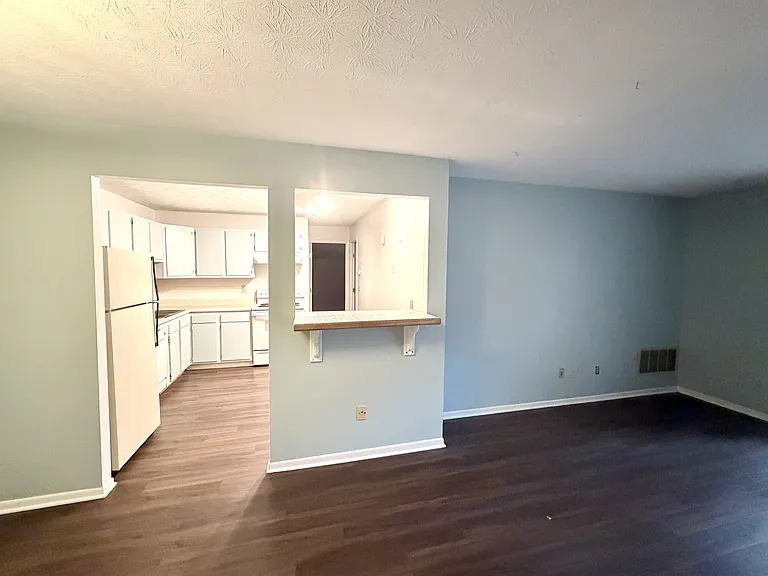 518 Riddle Rd #6 — Photo 7
