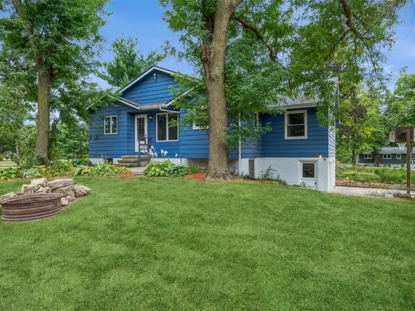 8 Klemish Cir, Center Point, IA 52213