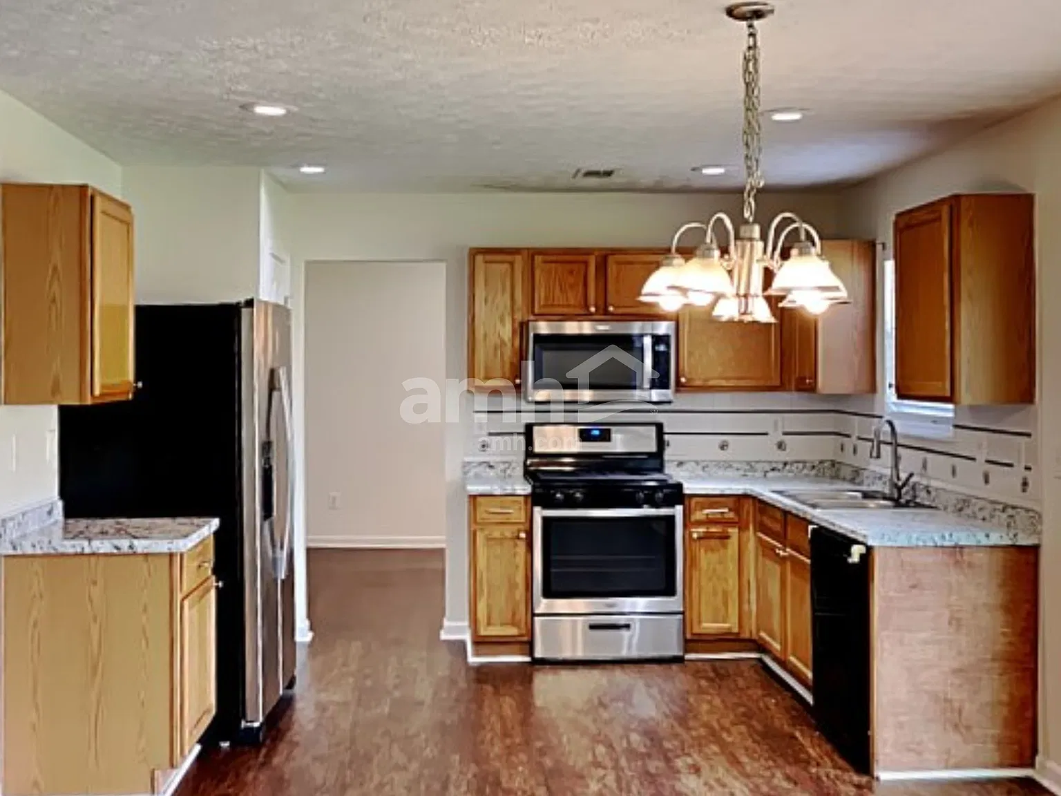 4 bed, 2.5 bath, 2312 sqft, $2,365 — Photo 3
