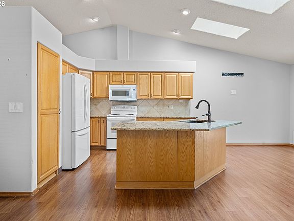 5th image of 17988 SW Bridger Ln