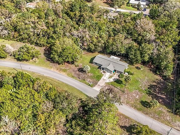 2nd image of 1027 N Country Club Dr