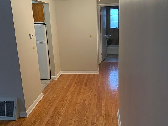 4th image of 717 Springs Dr